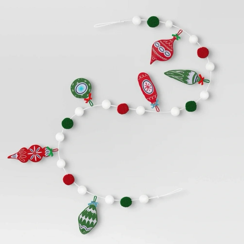 NWT Target Wondershop Felt Pom Pom Ornament Christmas Garland 6’ Red Green White